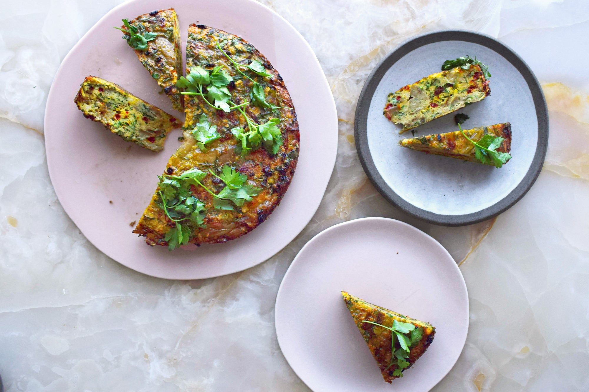 Videoda bir yigitga yordam berdi Men sikni sorib, video suratga olaman