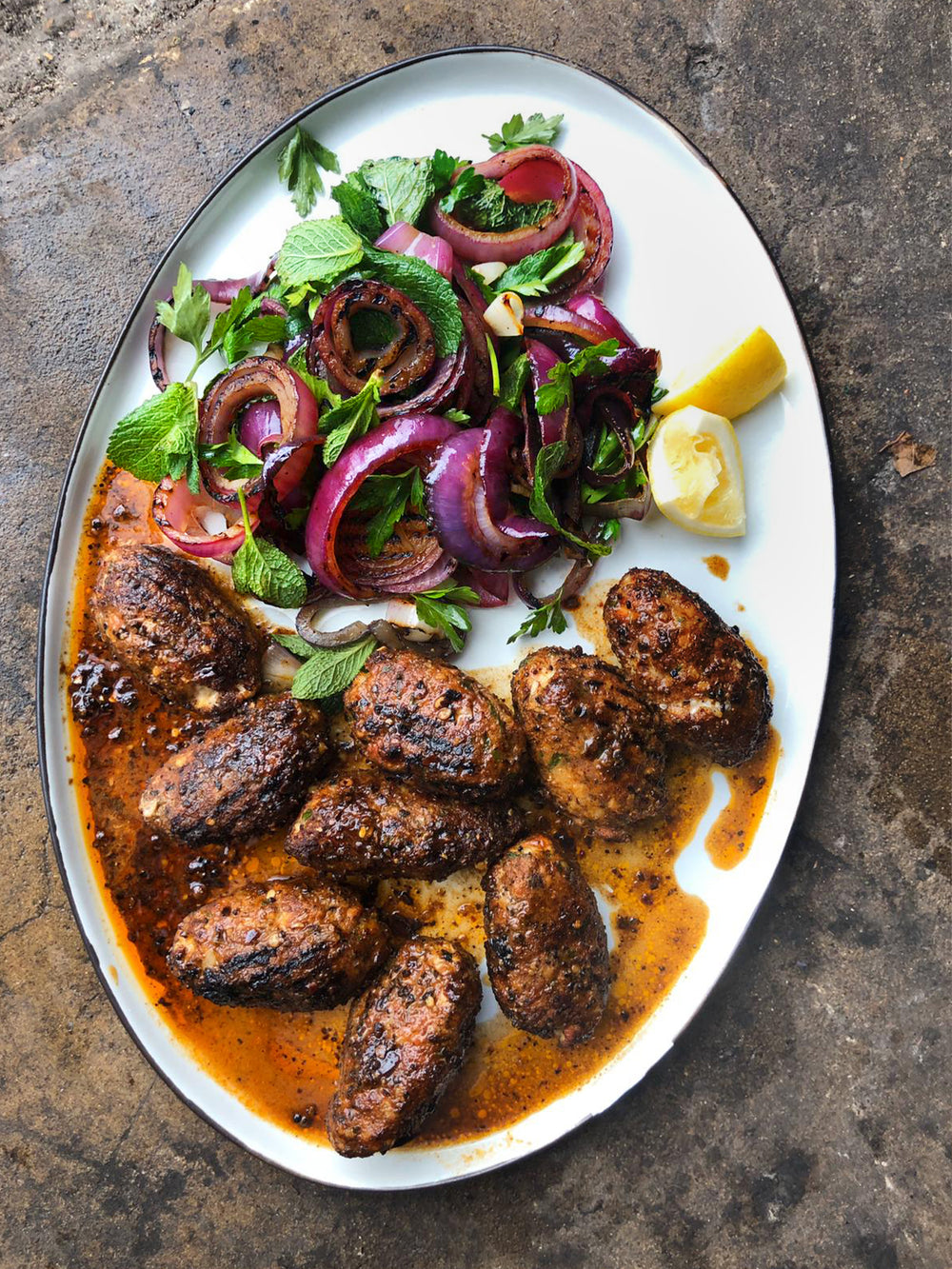 Coffee and chilli chicken koftas with onions-image