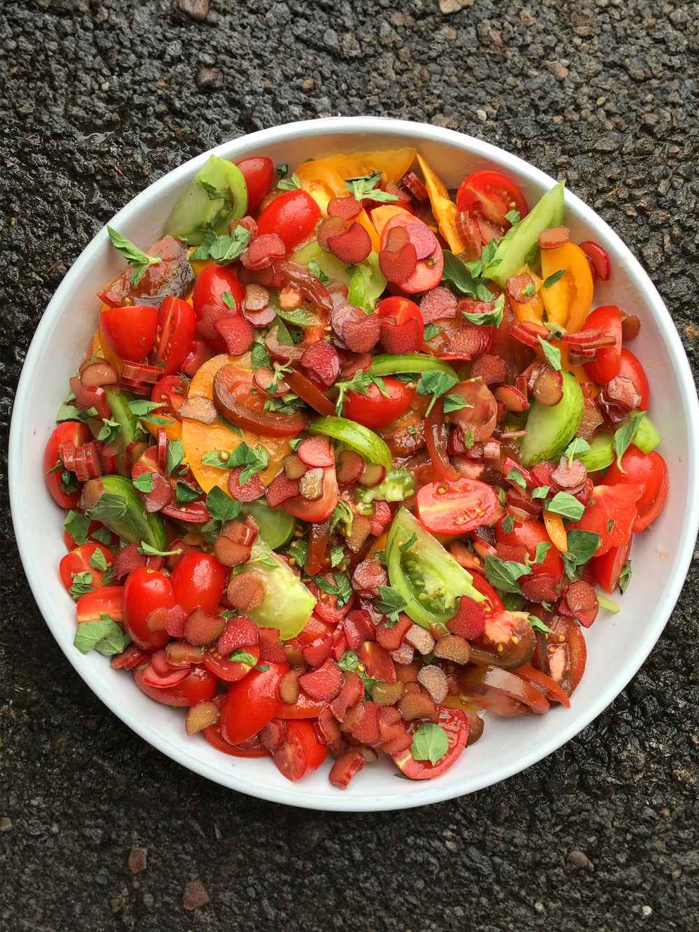 Tomato, rhubarb and elderflower salad -image