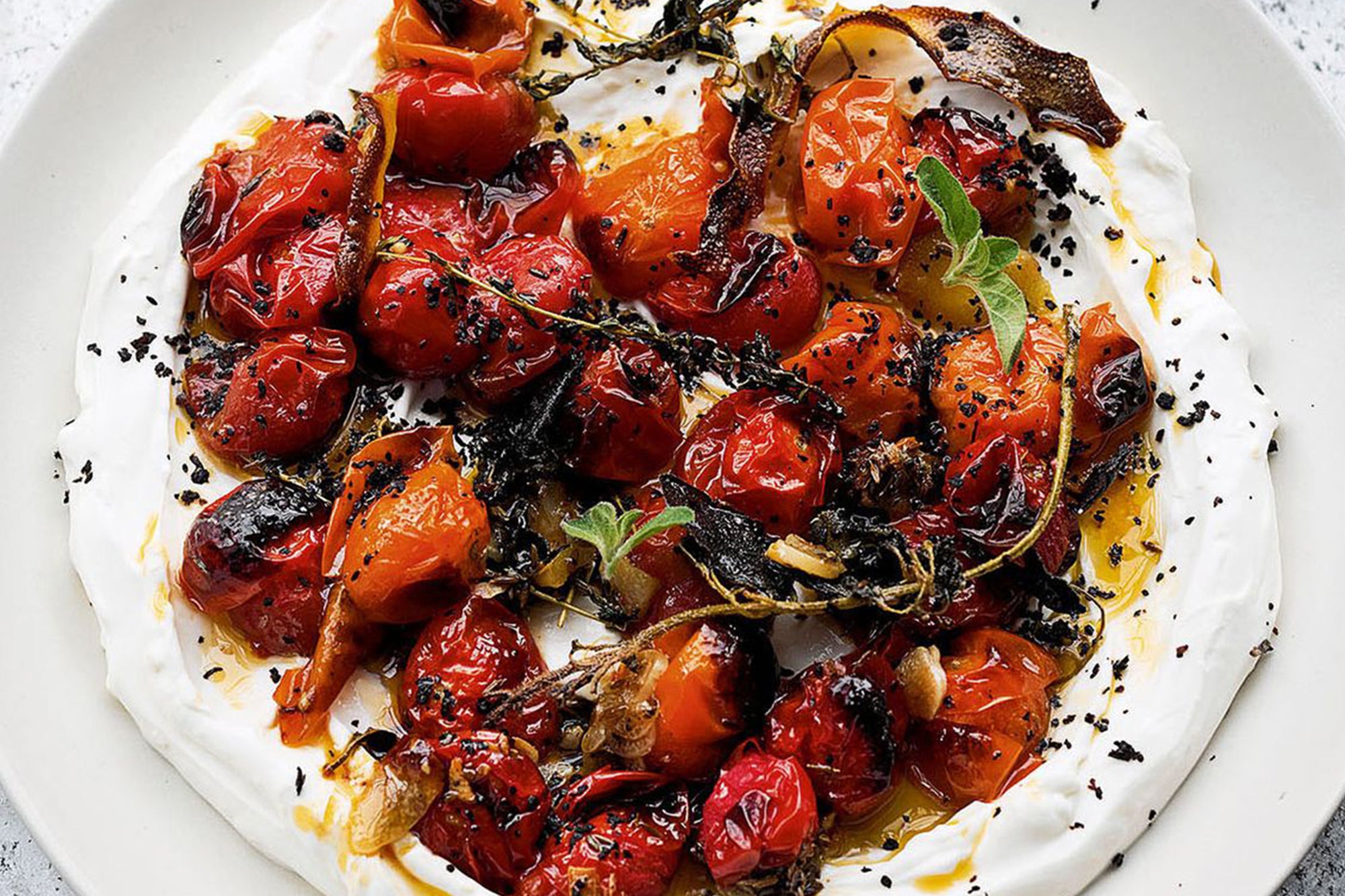 Hot charred cherry tomatoes with cold yoghurt