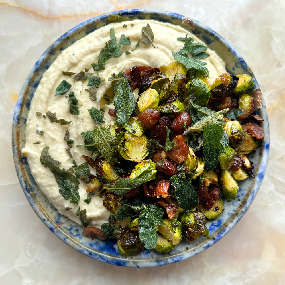 Hummus festiv cu varza de Bruxelles si castane prajite