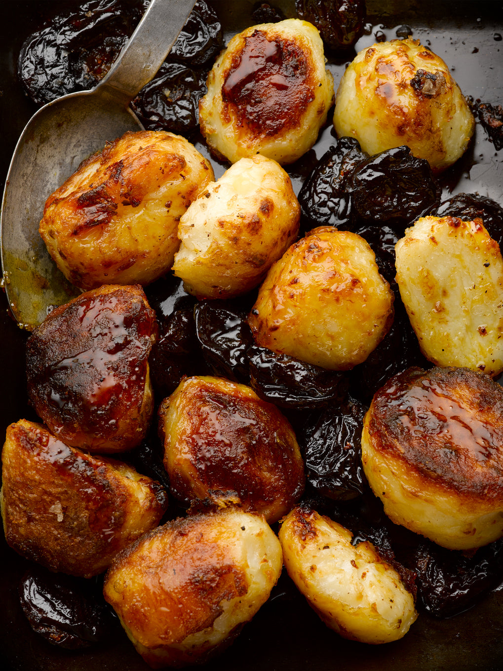 Roasted potatoes with caramel and Agen prunes