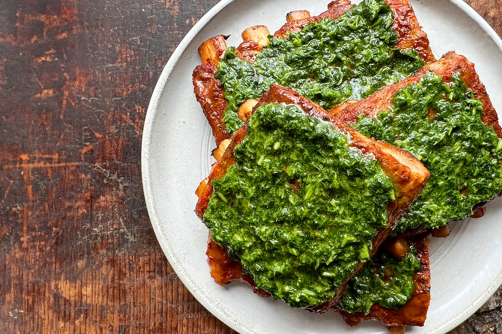 Smoky ribs with green sauce